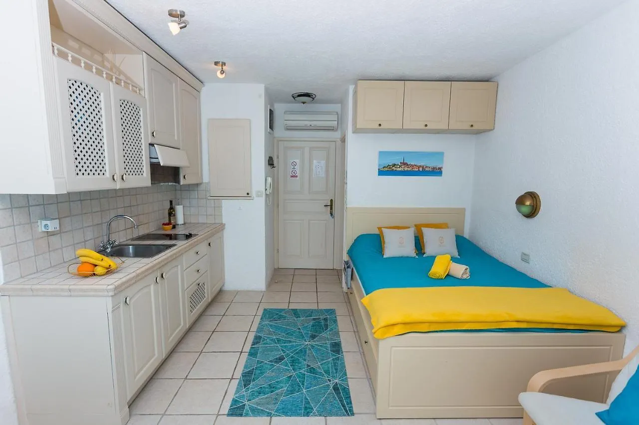 Studio Blue Boat Ровинь Апартаменты